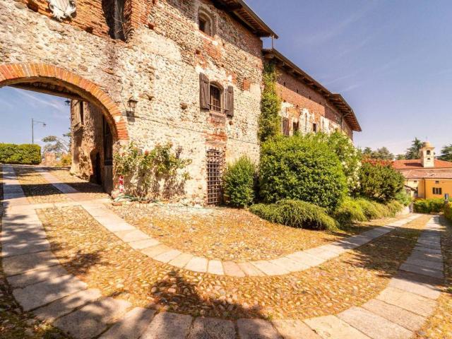 Palazzo / Stabile in vendita a Moncrivello VC