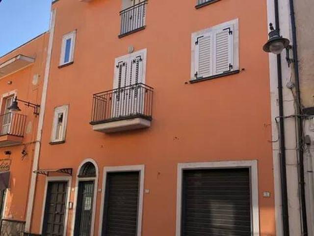 Palazzo / Stabile in vendita a Mondragone CE