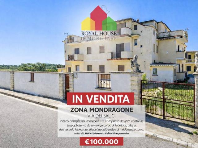 Palazzo / Stabile in vendita a Mondragone CE