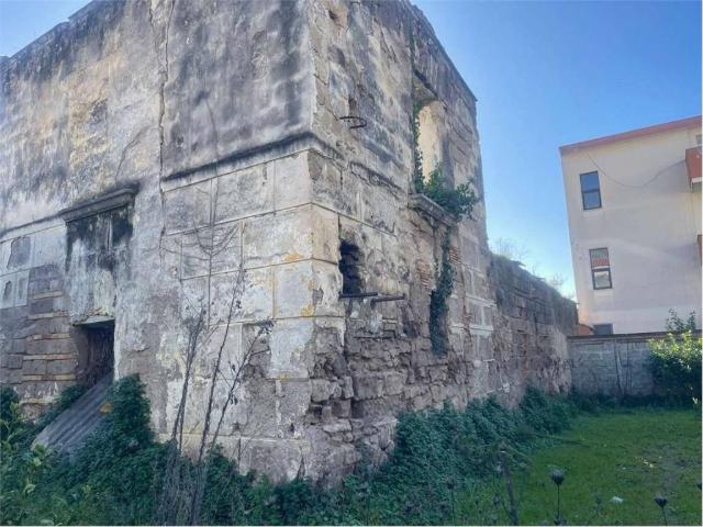 Palazzo / Stabile in vendita a Mondragone CE