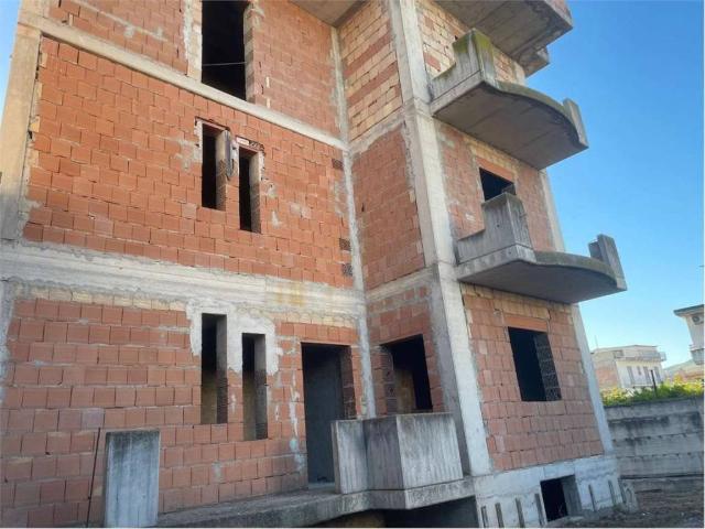 Palazzo / Stabile in vendita a Mondragone CE