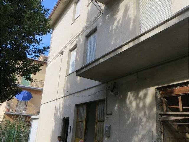 Palazzo / Stabile in vendita a Monte San Giusto MC