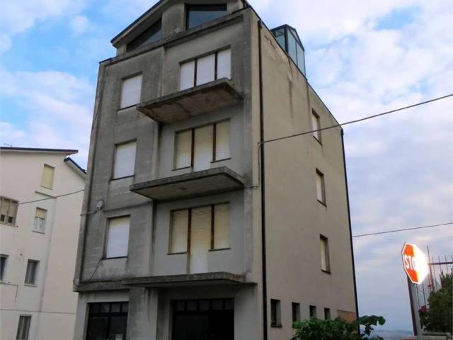 Palazzo / Stabile in vendita a Monte San Giusto MC