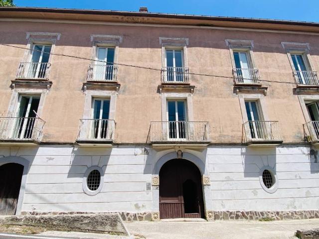 Palazzo / Stabile in vendita a Monteforte Irpino AV