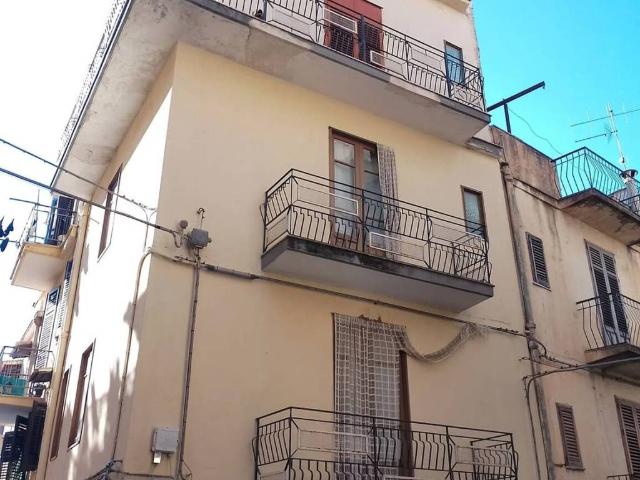 Palazzo / Stabile in vendita a Montelepre PA
