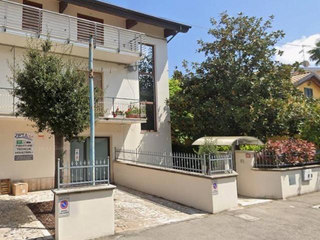 Palazzo / Stabile in vendita a Montesilvano PE