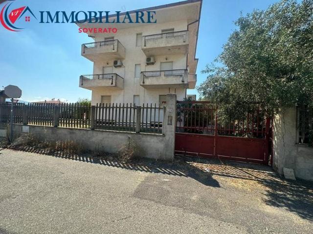 Palazzo / Stabile in vendita a Montepaone CZ
