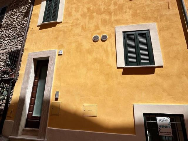 Palazzo / Stabile in vendita a Monterotondo RM