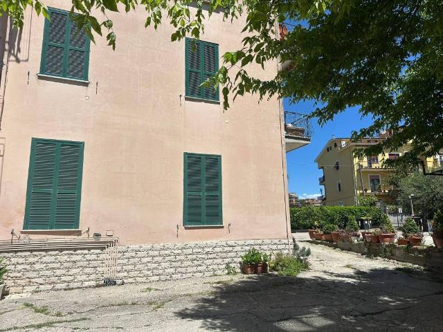 Palazzo / Stabile in vendita a Monterotondo RM