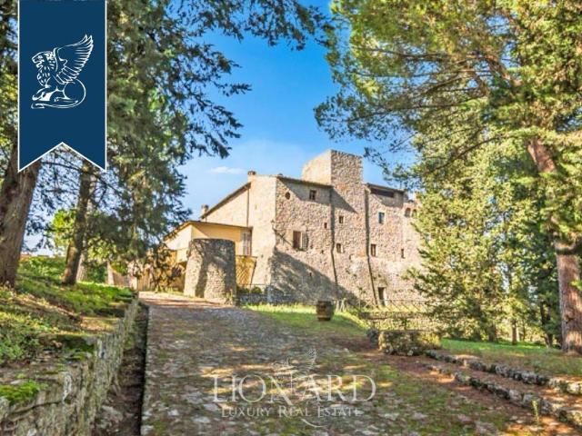 Palazzo / Stabile in vendita a Monteriggioni SI