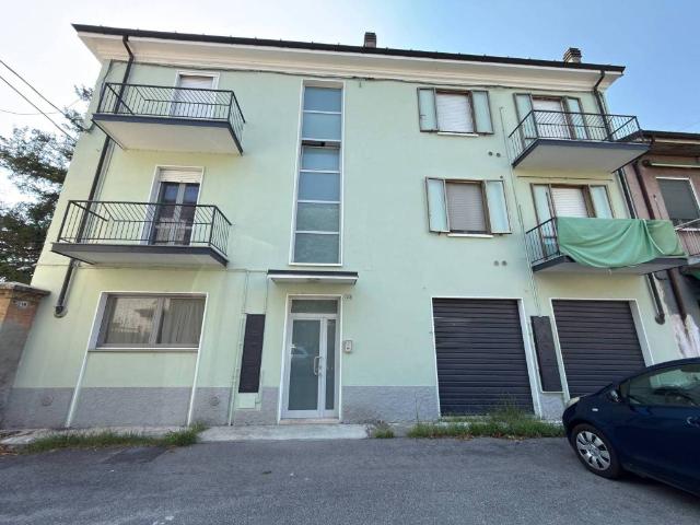 Palazzo / Stabile in vendita a Monticelli d'Ongina PC