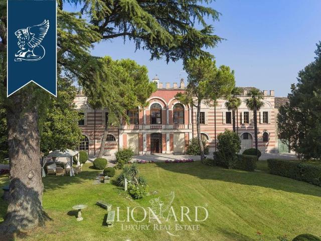 Palazzo / Stabile in vendita a Monzambano MN