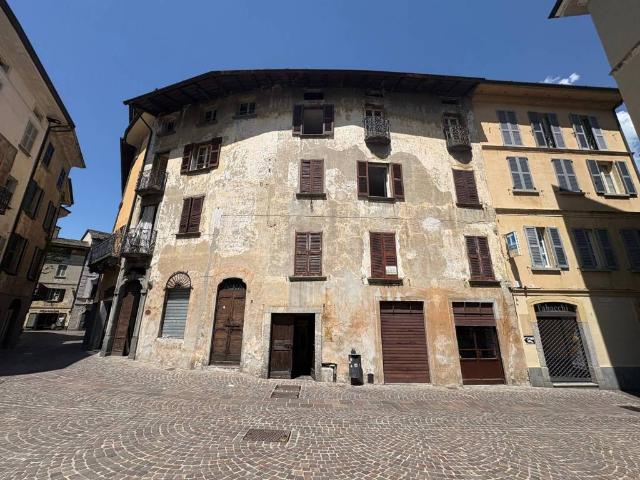 Palazzo / Stabile in vendita a Morbegno SO
