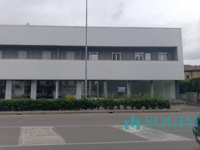 Palazzo / Stabile in vendita a Mozzate CO