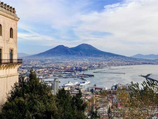 Palazzo / Stabile in vendita a Napoli NA