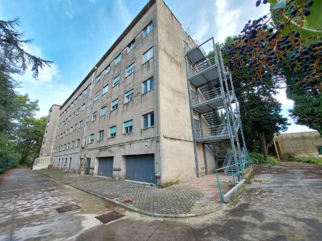 Palazzo / Stabile in vendita a Napoli NA