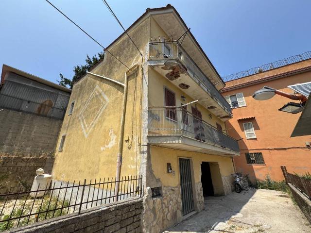 Palazzo / Stabile in vendita a Napoli NA