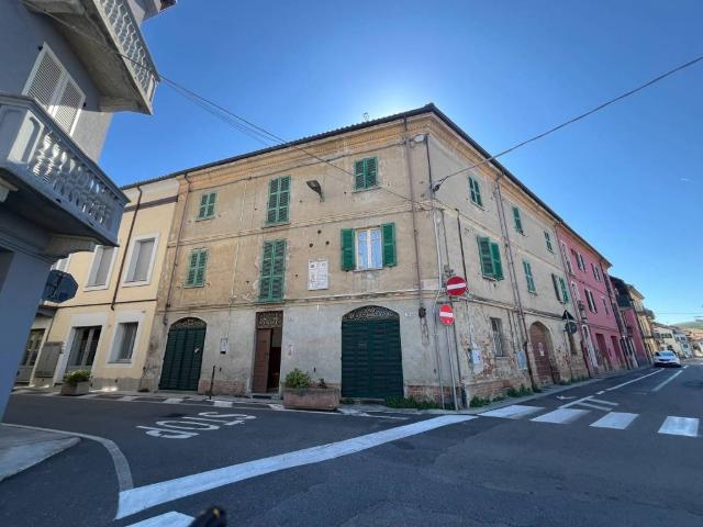 Palazzo / Stabile in vendita a Nizza Monferrato AT