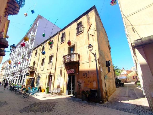 Palazzo / Stabile in vendita a Oristano OR