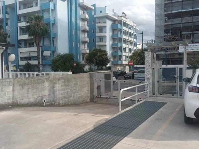 Palazzo / Stabile in vendita a Pescara PE