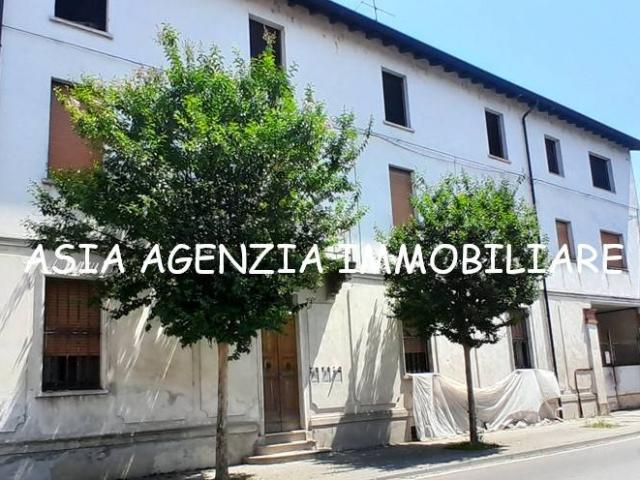 Palazzo / Stabile in vendita a Orzinuovi BS