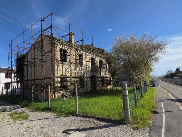 Palazzo / Stabile in vendita a Ostellato FE