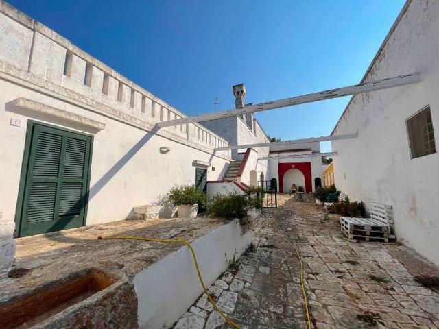 Palazzo / Stabile in vendita a Ostuni BR
