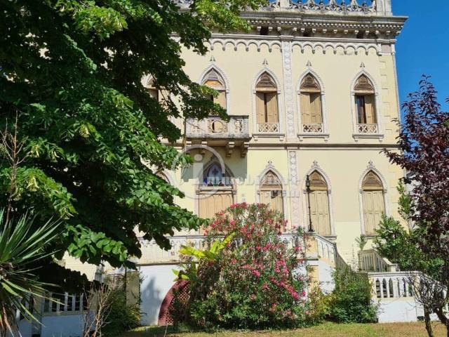 Palazzo / Stabile in vendita a Abano Terme PD