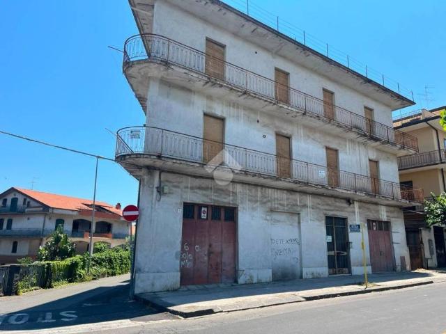 Palazzo / Stabile in vendita a Aci Sant'Antonio CT