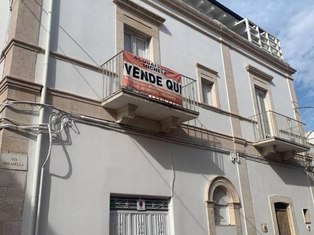 Palazzo / Stabile in vendita a Acquaviva delle Fonti BA