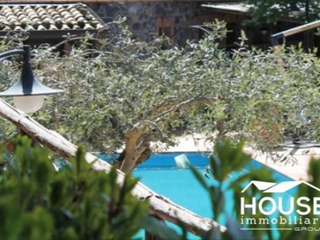 Palazzo / Stabile in vendita a Adrano CT