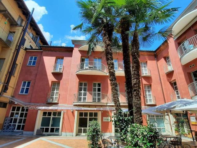 Palazzo / Stabile in vendita a Alba CN