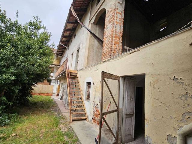 Palazzo / Stabile in vendita a Albano Vercellese VC