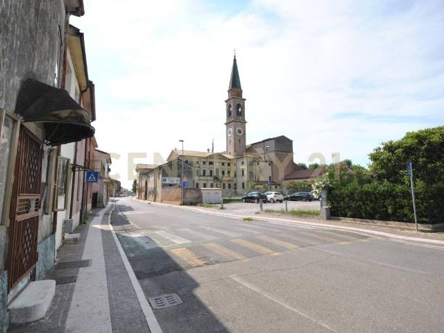 Palazzo / Stabile in vendita a Albaredo d'Adige VR