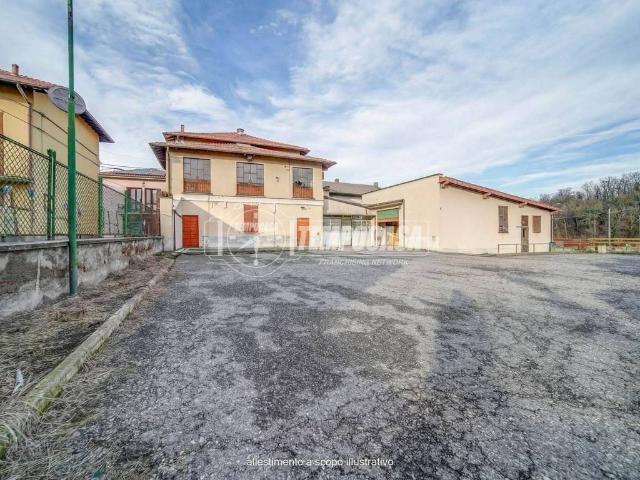 Palazzo / Stabile in vendita a Albizzate VA