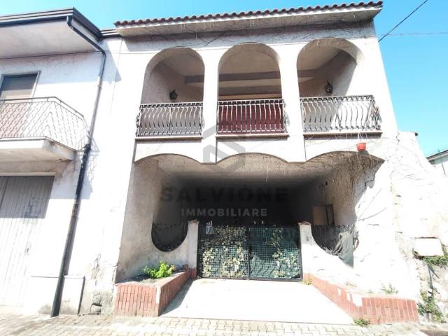 Palazzo / Stabile in vendita a Amorosi BN