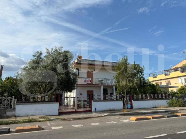 Palazzo / Stabile in vendita a Aprilia LT