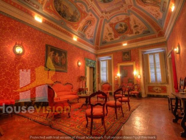 Palazzo / Stabile in vendita a Arcevia AN