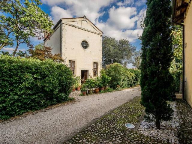Palazzo / Stabile in vendita a Arcugnano VI