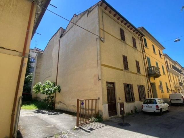 Palazzo / Stabile in vendita a Arezzo AR