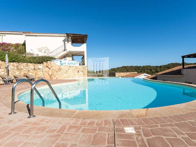 Palazzo / Stabile in vendita a Arzachena OT