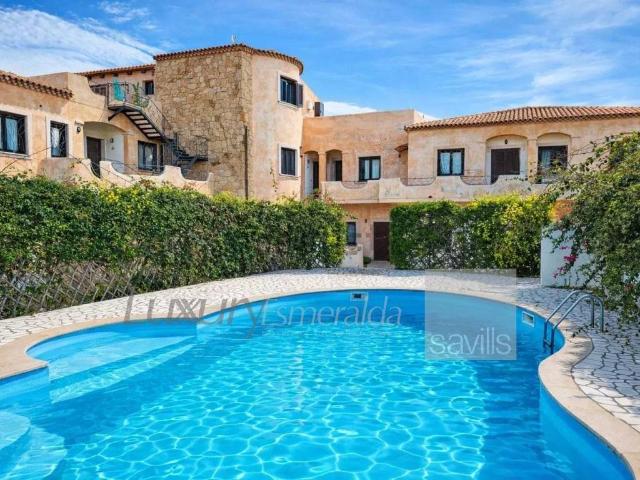 Palazzo / Stabile in vendita a Arzachena OT