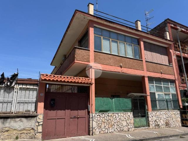 Palazzo / Stabile in vendita a Arzano NA