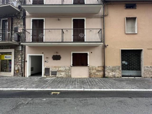 Palazzo / Stabile in vendita a Assisi PG