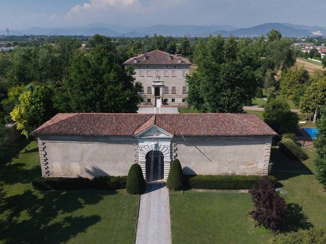 Palazzo / Stabile in vendita a Bagnolo Mella BS