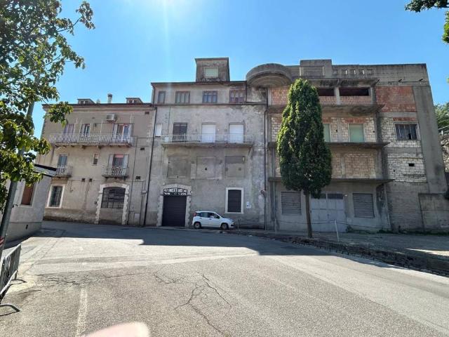 Palazzo / Stabile in vendita a Barile PZ