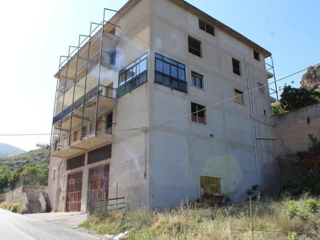 Palazzo / Stabile in vendita a Belmonte Mezzagno PA