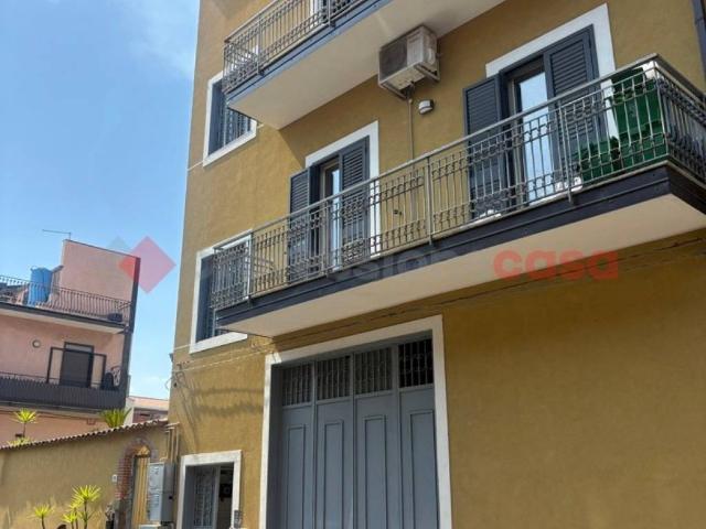 Palazzo / Stabile in vendita a Belpasso CT
