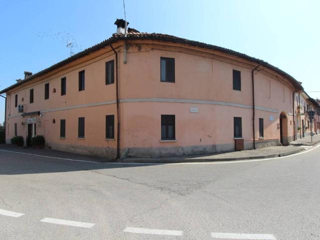 Palazzo / Stabile in vendita a Bereguardo PV