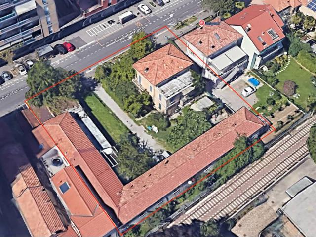 Palazzo / Stabile in vendita a Bergamo BG